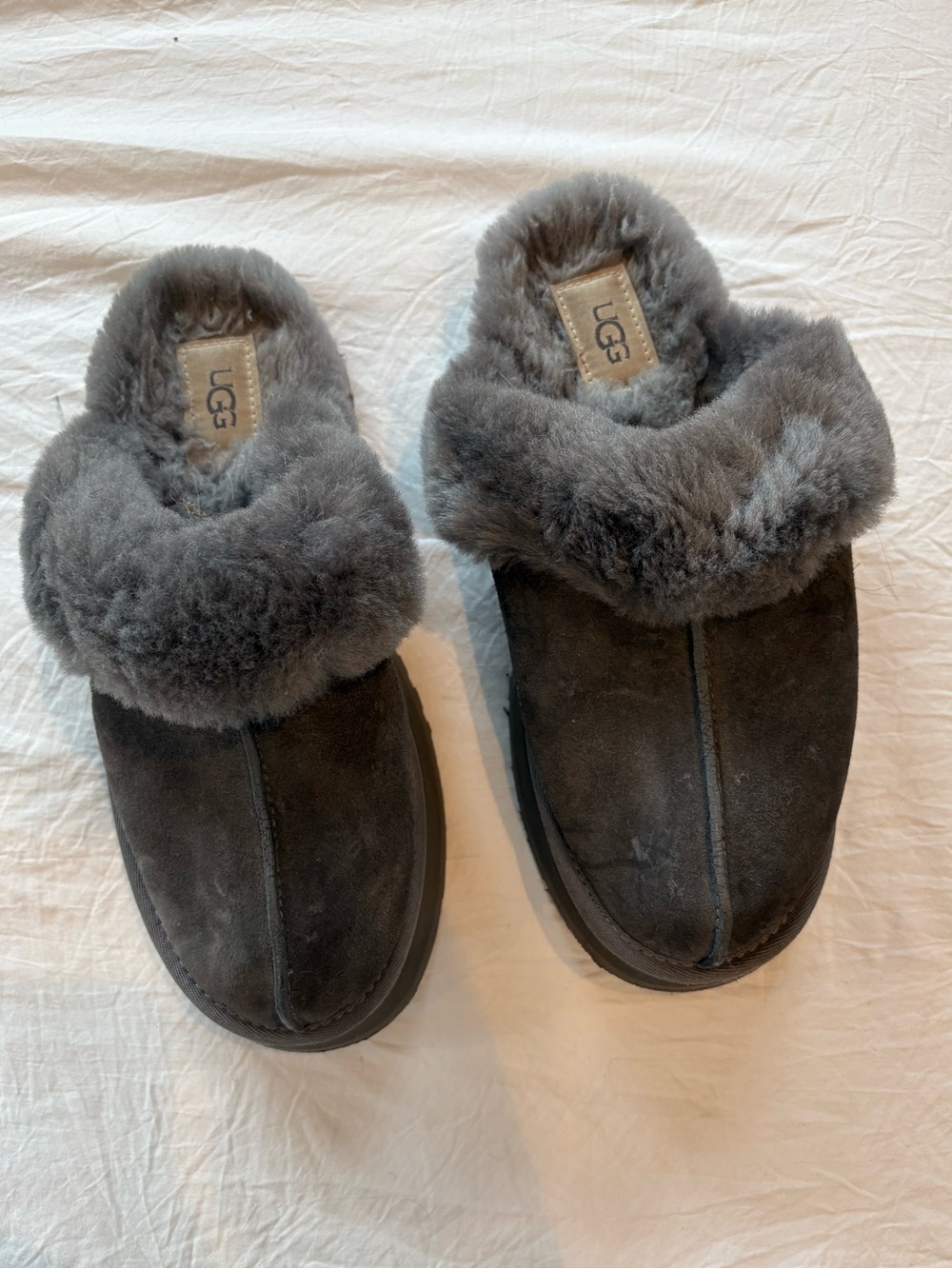 Used platform UGGs - Picture 3 of 5